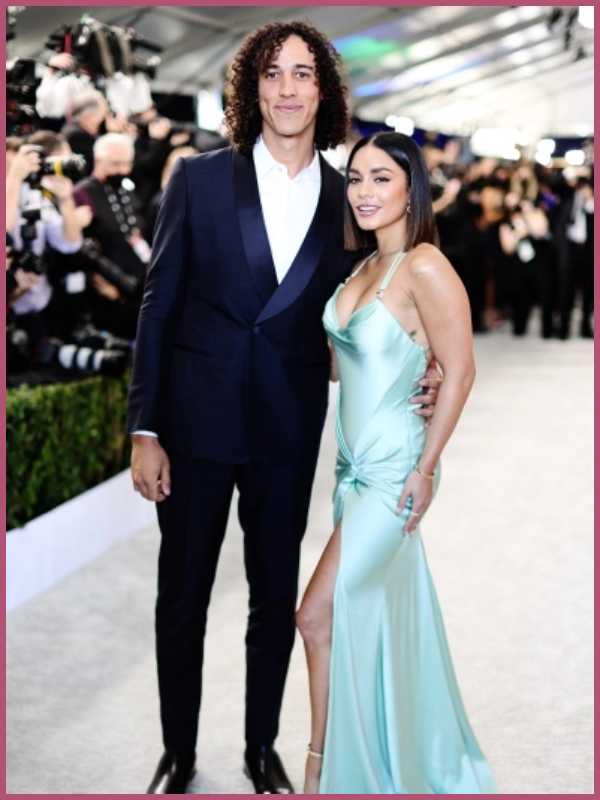 Take A Look At Vanessa Hudgens Stunning Engagement Ring From Cole Tucker Married Biography 