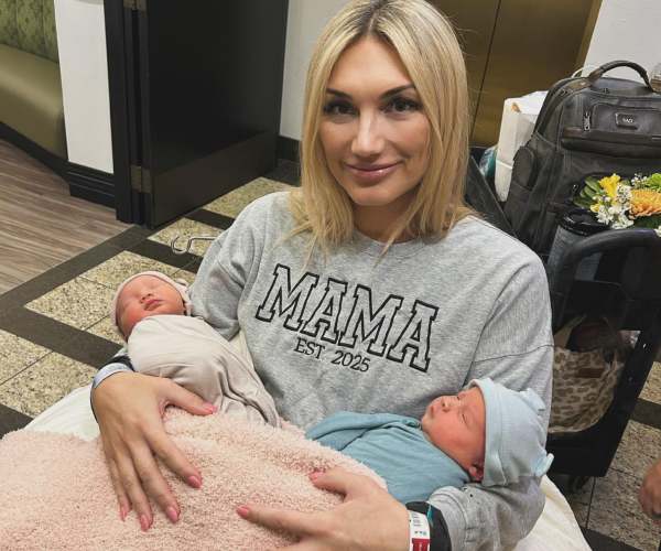 Brooke Hogan is proud mom of twins