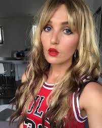 Chloe Fineman