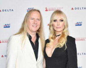 CariDee English
