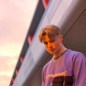 Lewis Sharp