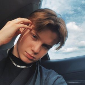 Lewis Sharp