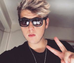 Elliot Giles